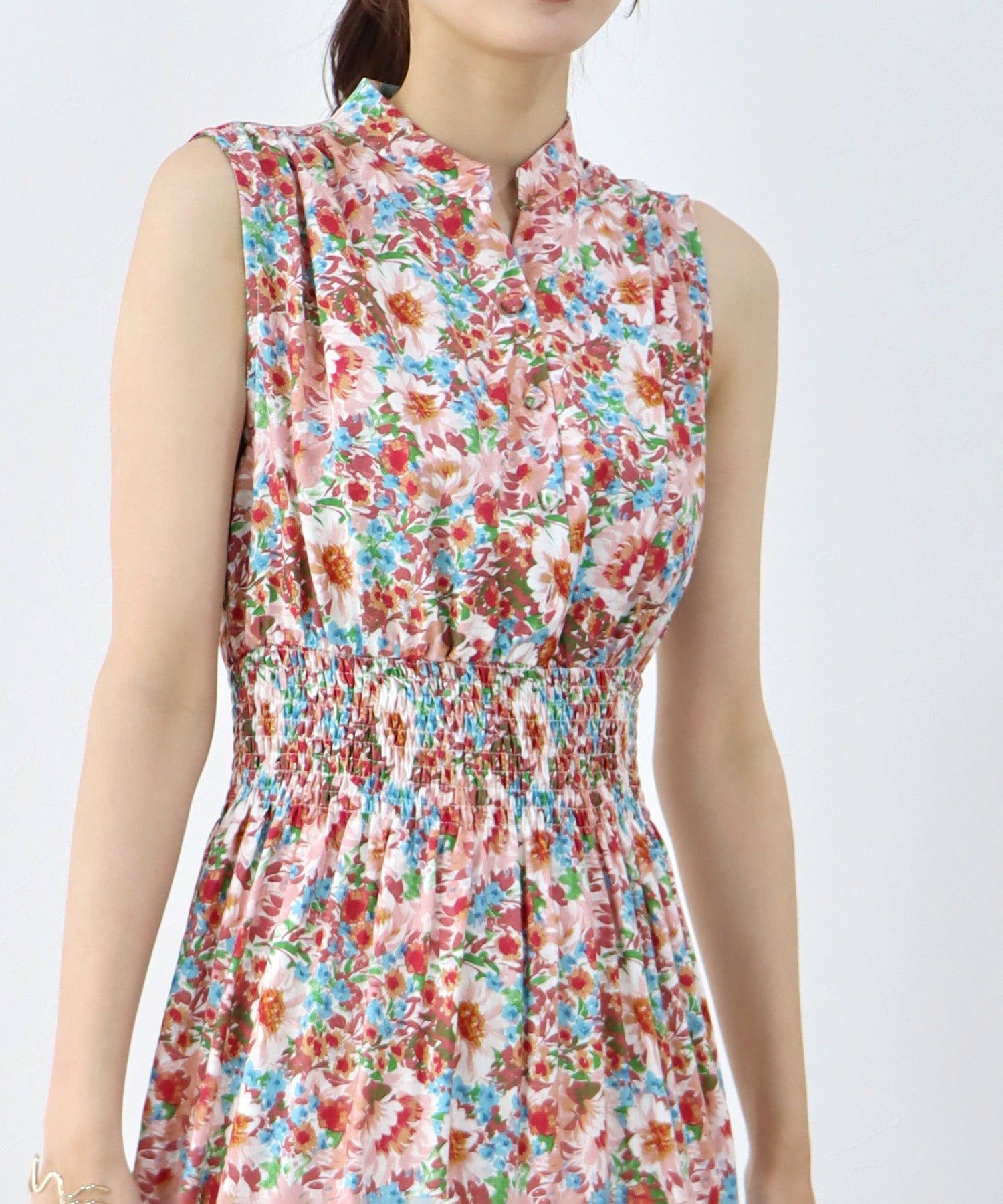 日本 BLUE EAST - 優雅小V領無袖洋裝-素色-摩卡