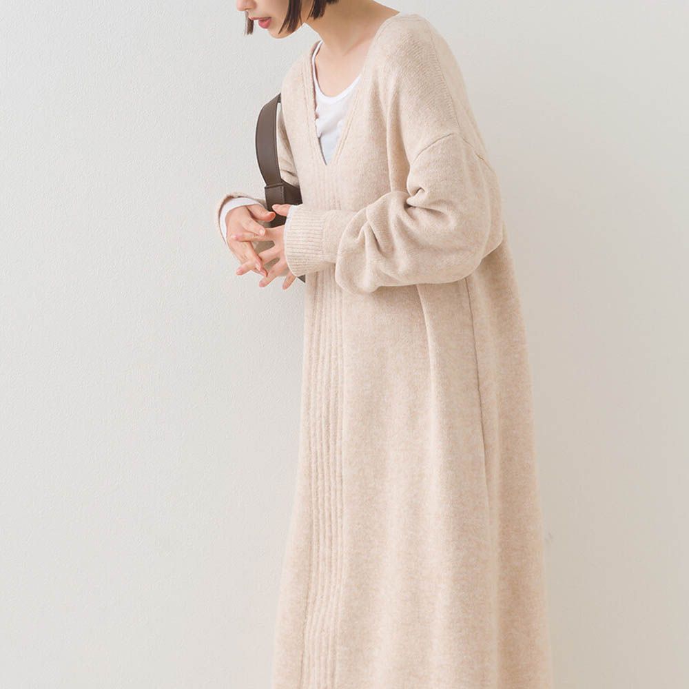 V領柔軟針織寬鬆感長袖洋裝-淺卡其