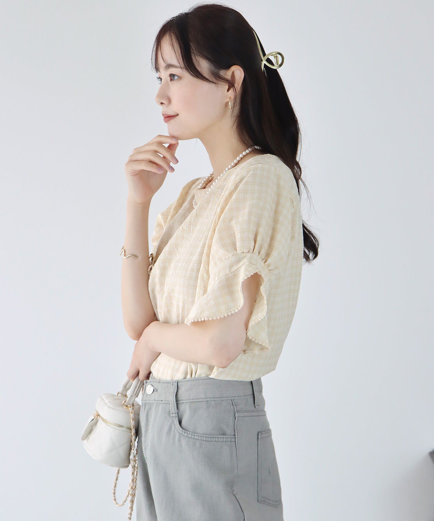 日本 BLUE EAST - 圓領小格紋荷葉五分袖上衣-水藍