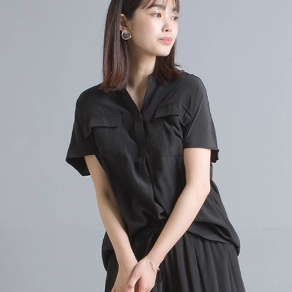日本 OMNES - 氣流染質感V領雙口袋短袖襯衫-黑 (F)