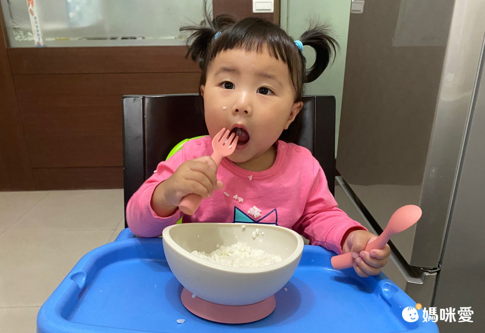 一轉就吸附【FADI 360度轉轉吸盤碗】邊吃邊轉不怕翻