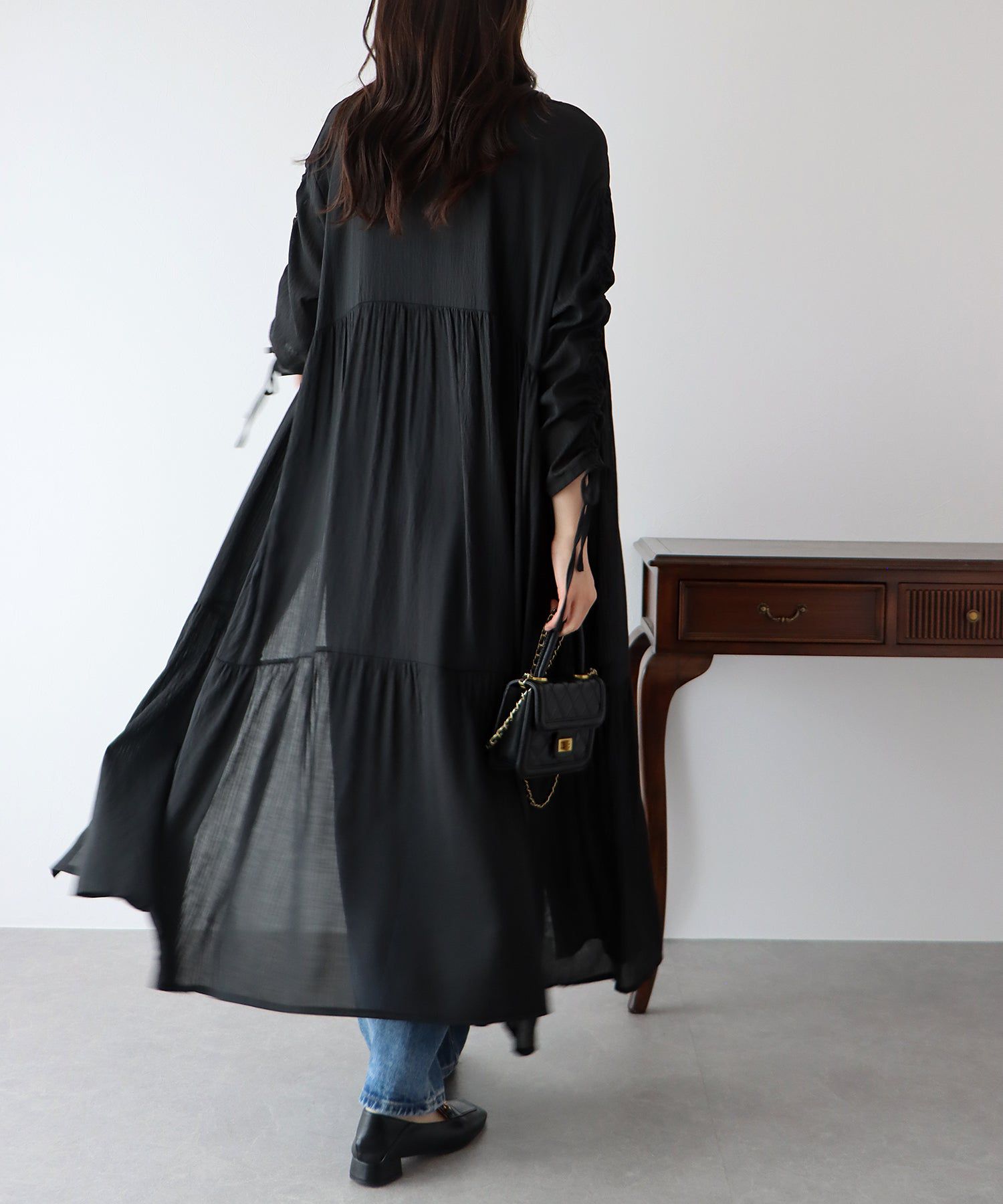 日本 BLUE EAST - 楊柳文藝抽繩長版襯衫-米杏