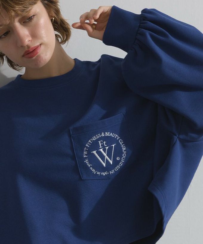 日本 Lupilien - 背後英文印花寬鬆休閒短版上衣-濃綠