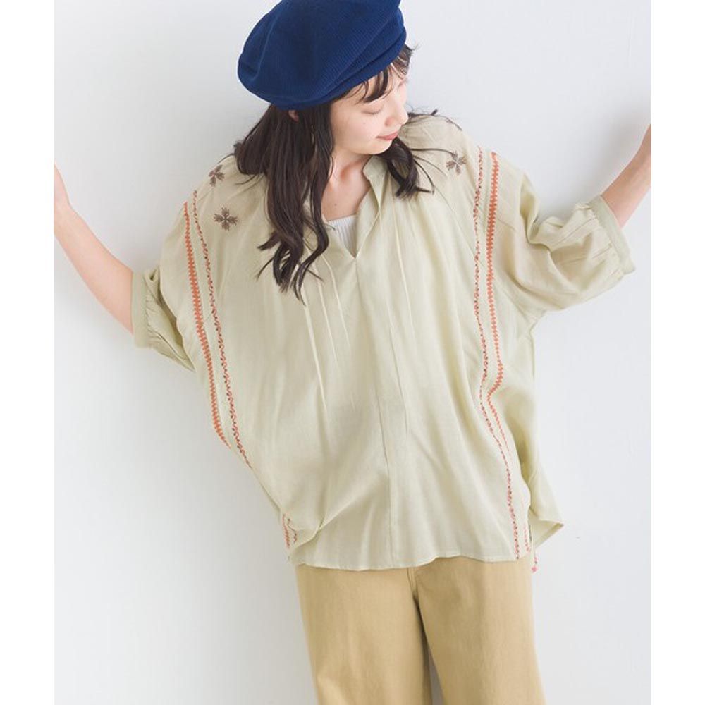 日本 Lupilien - 100%印度棉 肩部刺繡休閒短袖上衣-淡摩卡