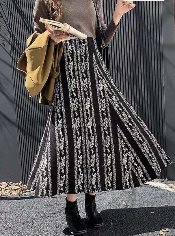 日本 GRL - 優雅花舞針織傘裙-淺沙杏 (M)