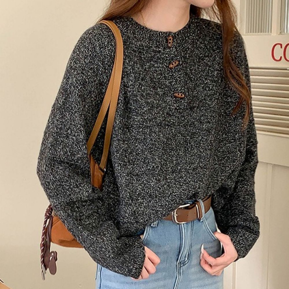 立體感編織紋三粒釦長袖針織上衣-花灰 (F)