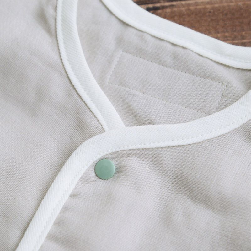 日本 kukka ja puu - 日本製 三重紗防踢被/背心-小樹刺繡-鐵灰x灰邊