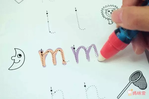 小小孩塗鴉啟蒙【英國GALT】水畫本，沾水塗色不怕亂畫！