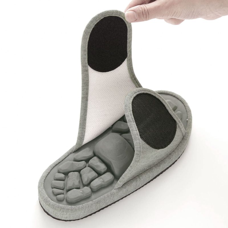 日本千趣會 - 硬式足底按摩室內拖鞋-岩石造型-深灰