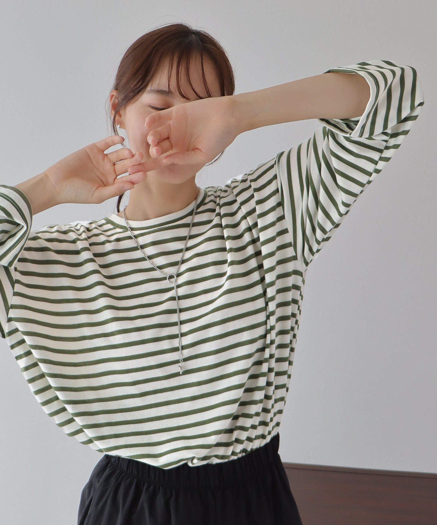 日本 BLUE EAST - 圓領百搭柔軟薄長袖上衣-條紋-深藍