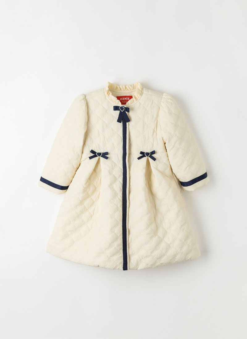 韓國 OZKIZ - 高雅愛心鑽蝴蝶結長版大衣-米白