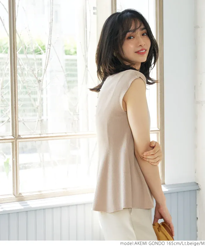 日本 COCA - 珍珠點綴羅紋彈性法式袖上衣-磚紅