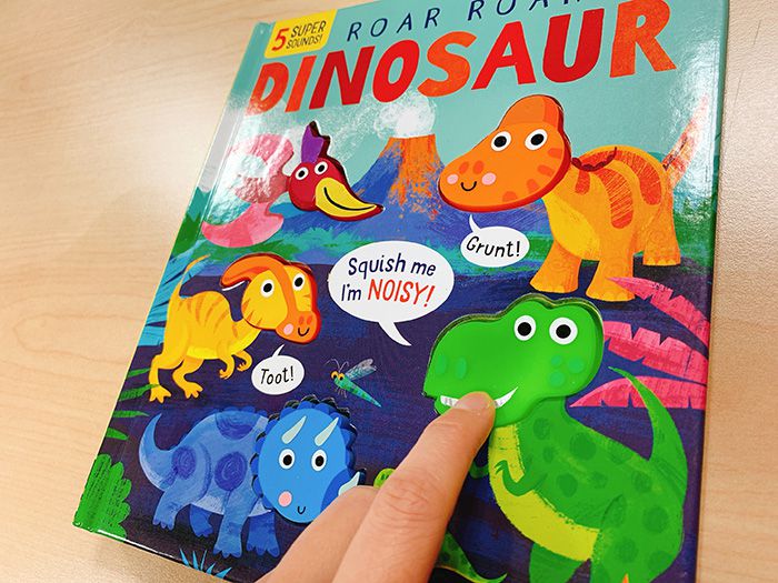 Roar! Roar! Dinosaur  叫叫大恐龍（壓壓音效書）
