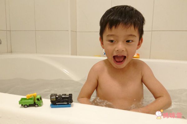 日本超人氣 TOMICA 車車入浴球，增添孩子洗澡樂趣