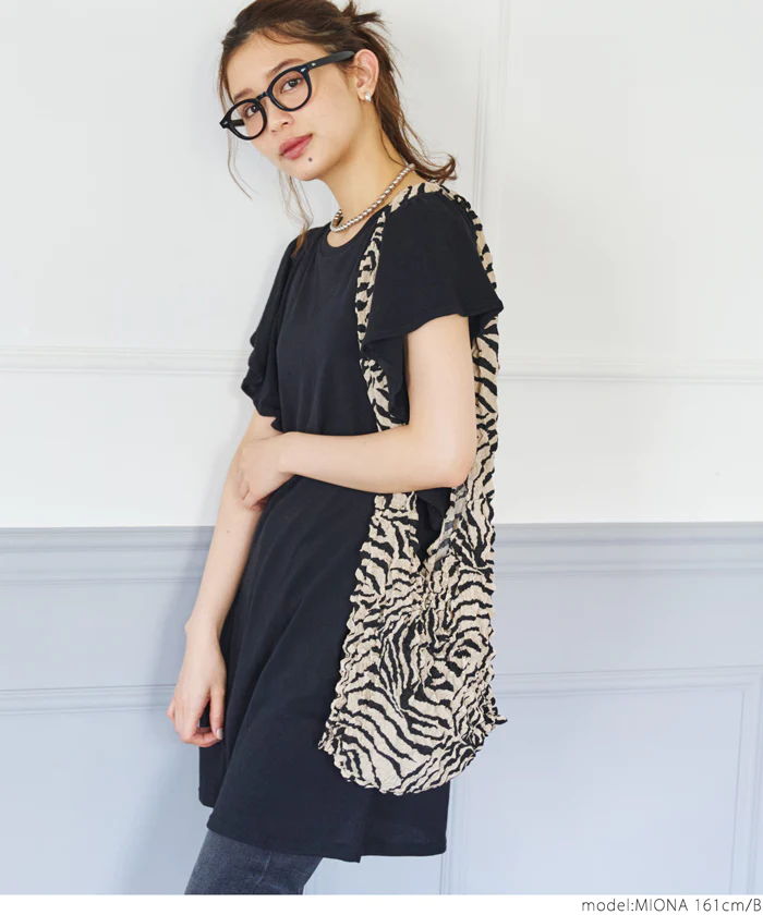 日本 COCA - 泡泡皺褶伸縮容量環保袋-肩背/側背款-斑馬紋