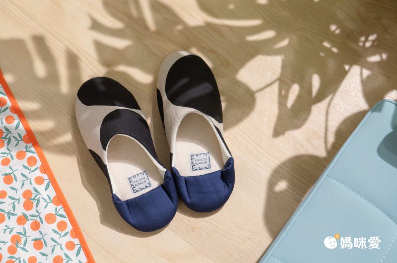 日本 Maison Blanche - 日本製 北歐風棉麻柔軟室內拖鞋-點點-黑 (23-25cm)