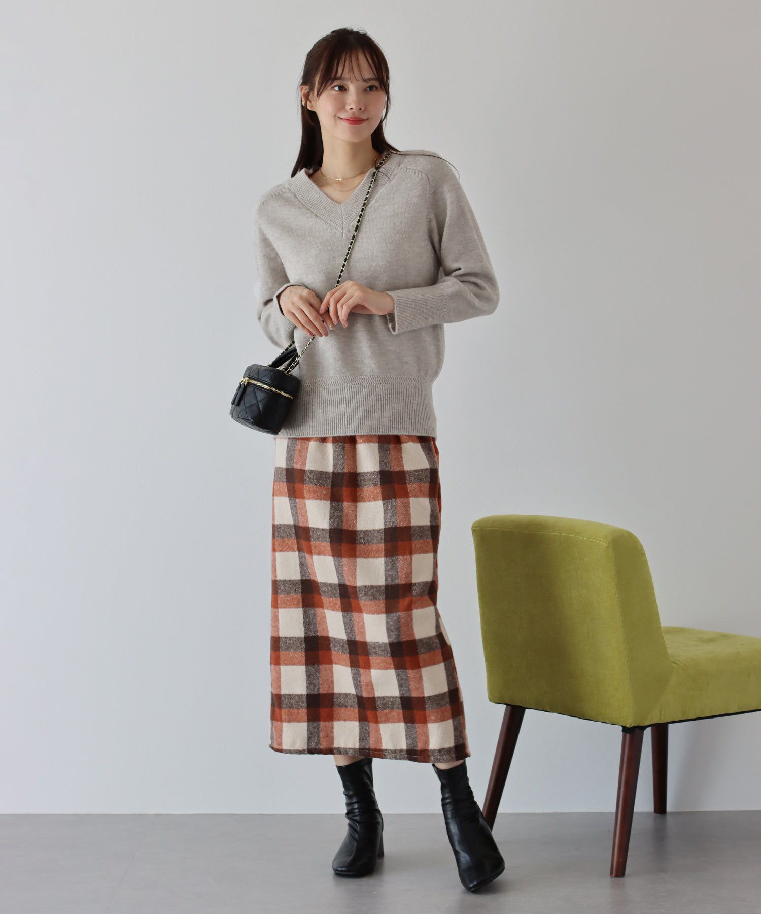 日本 BLUE EAST - 顯瘦V領柔軟針織上衣-黑