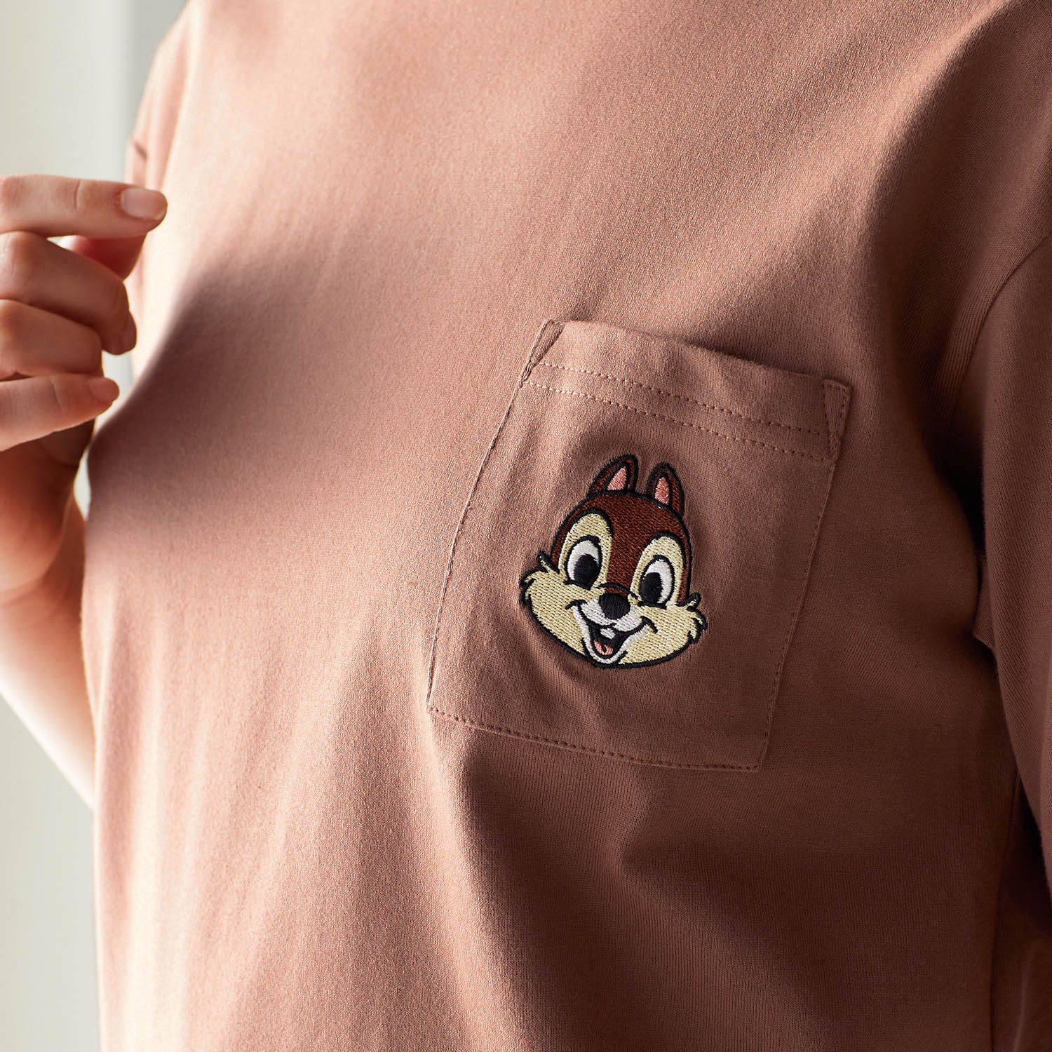 日本千趣會 - 迪士尼角色口袋短袖上衣(大人款)-杯麵-米白