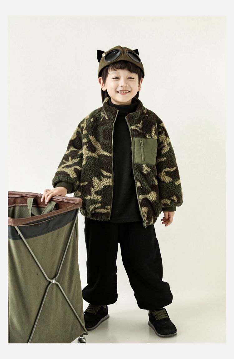 TONGMO - 帥氣羊羔絨立領迷彩長袖外套-綠色