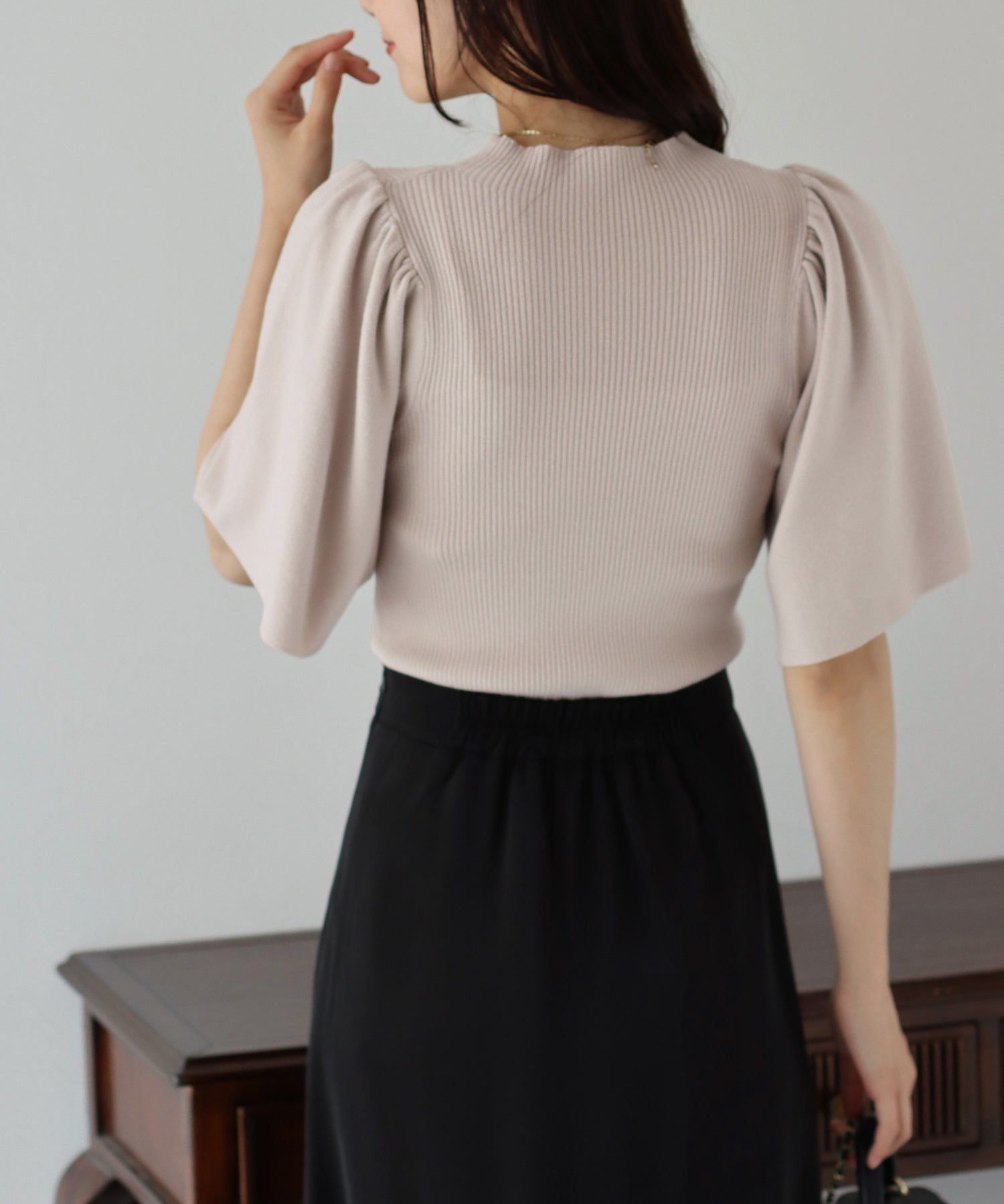 日本 BLUE EAST - 溫柔小立領羅紋五分袖上衣-深綠