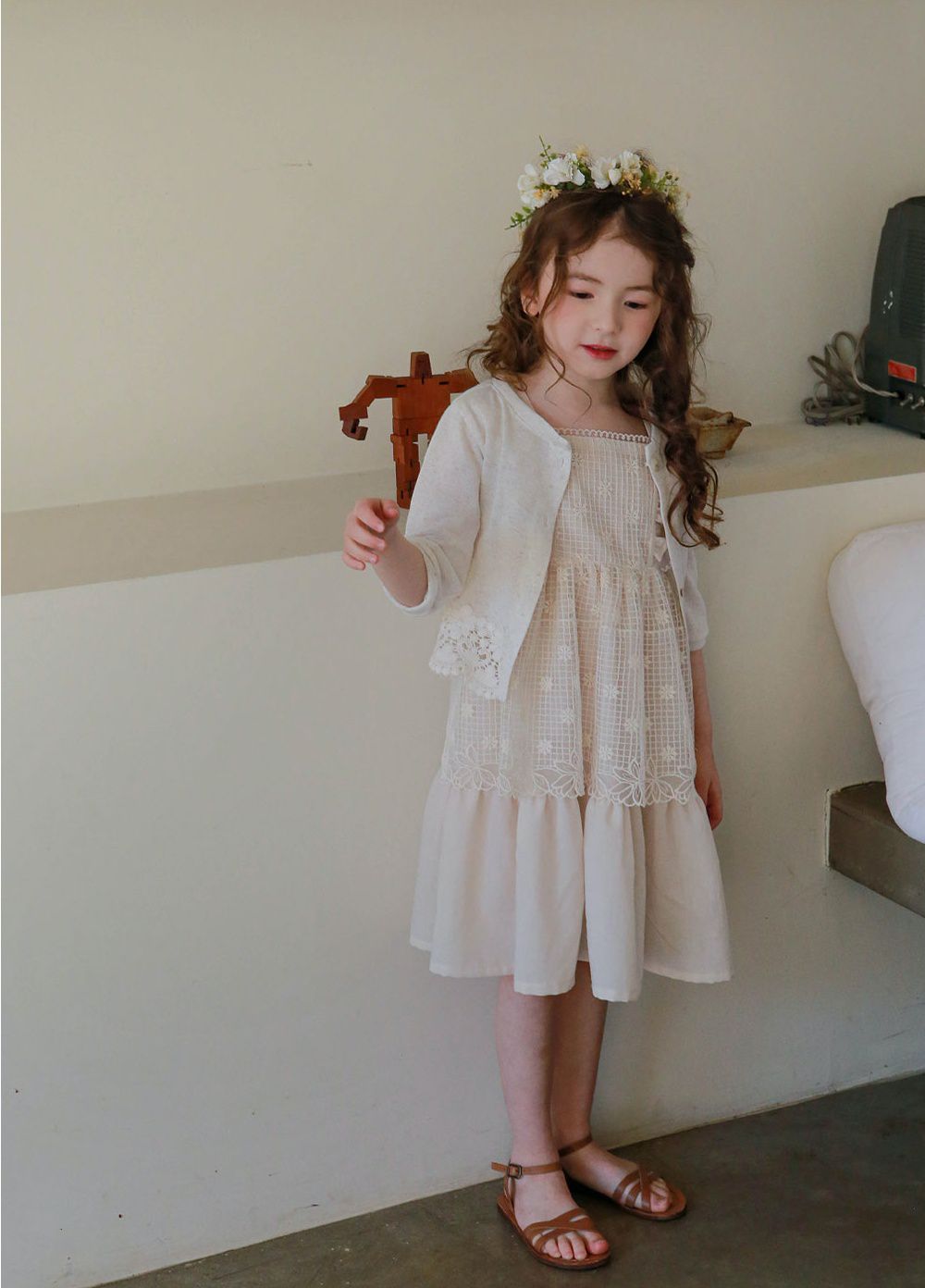 韓國 PuellaFLO - 鏤空花瓣下襬小外套-象牙白