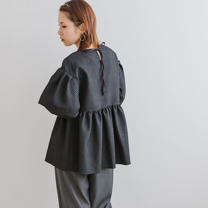 日本 ihuu - 甜美腰線壓紋後綁帶長袖上衣-黑