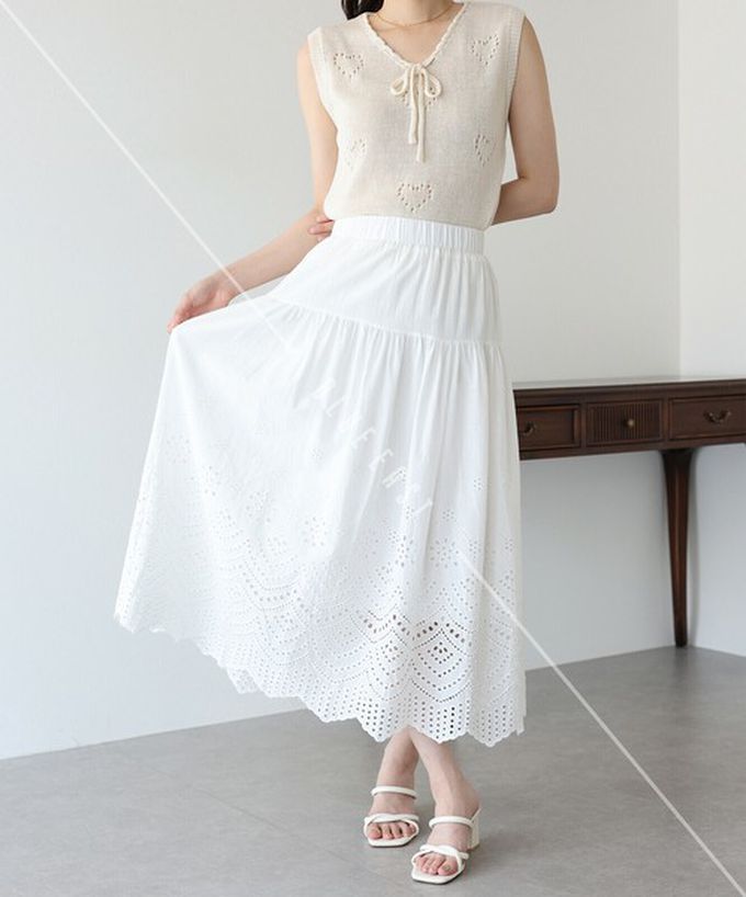 日本 BLUE EAST - 甜美雕花蕾絲下擺鬆緊長裙-白