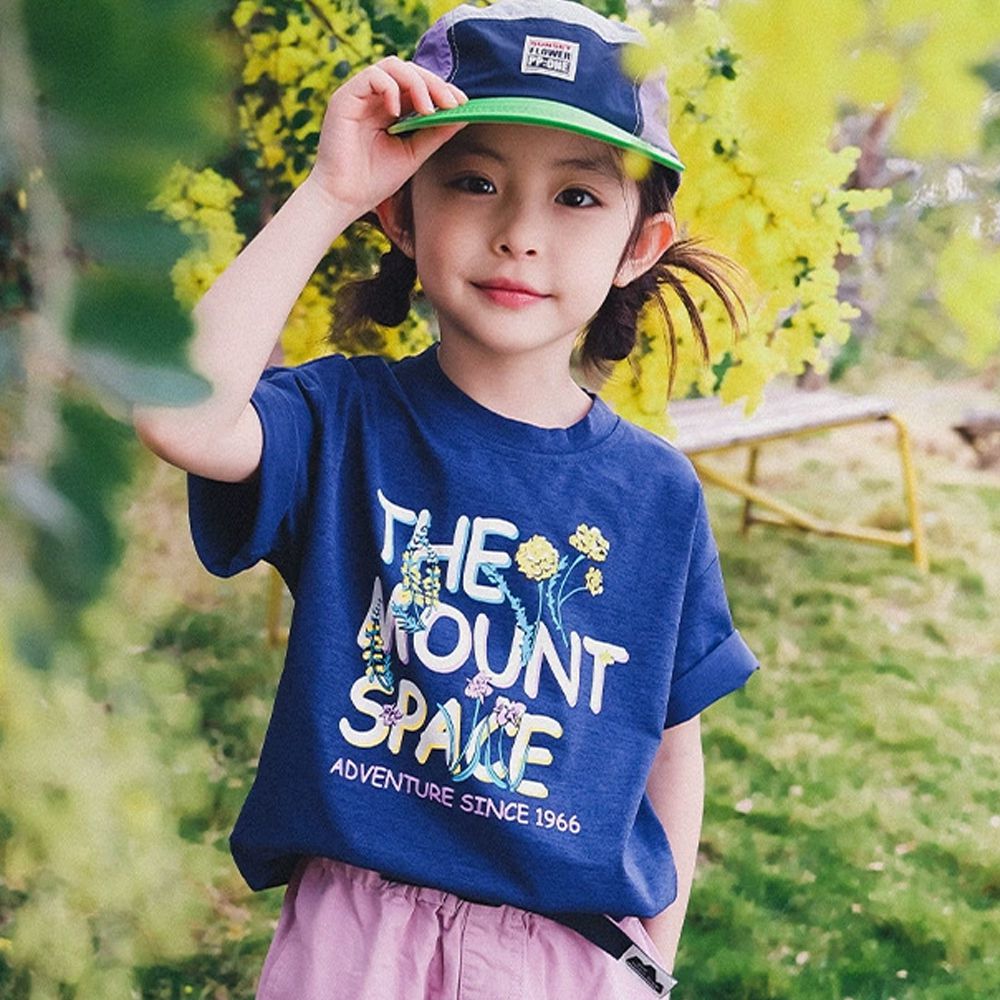 棉質圓領短袖上衣-字母花叢-藍色