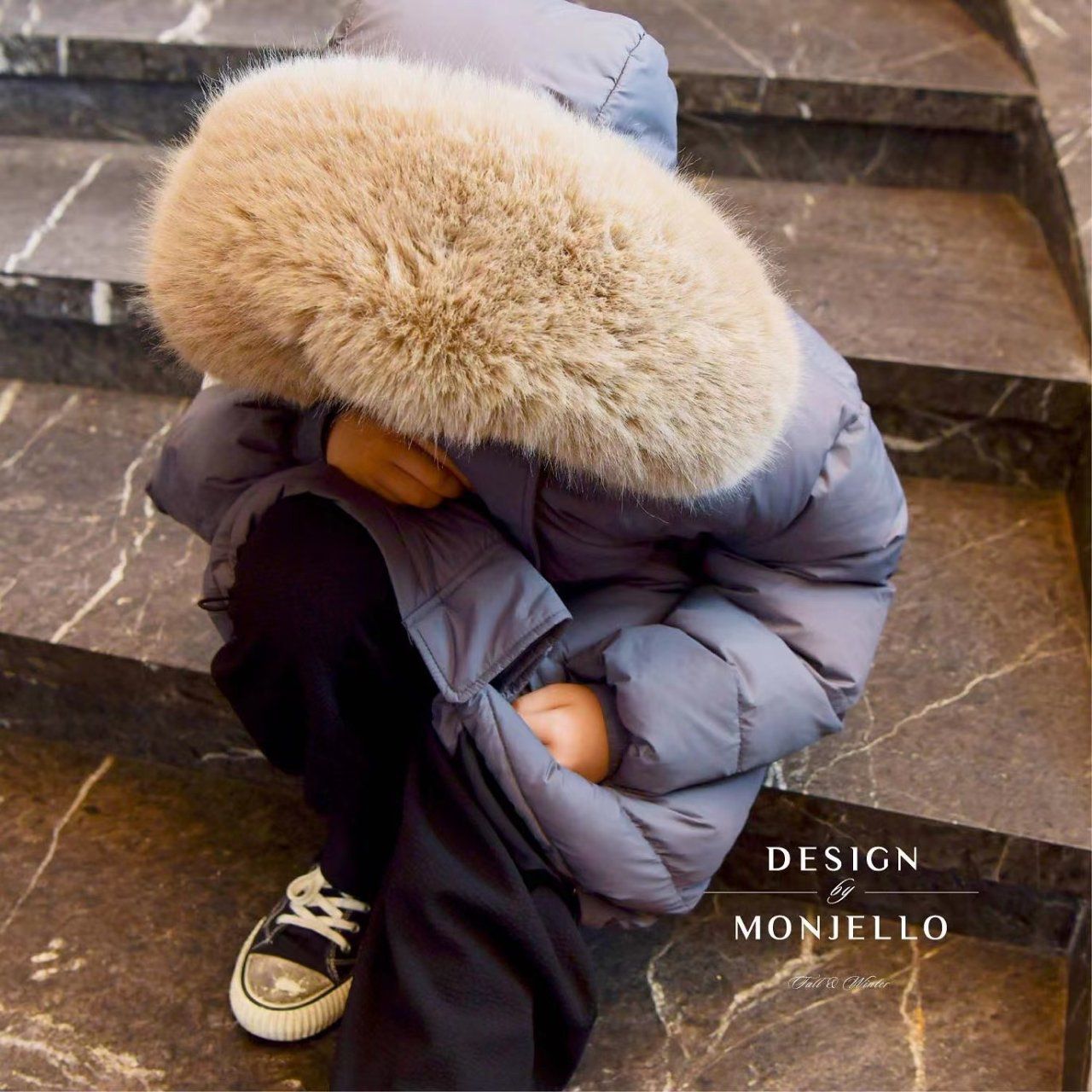 韓國 MONJELLO - (100%鴨絨)雪國來的長版羽絨外套-黑