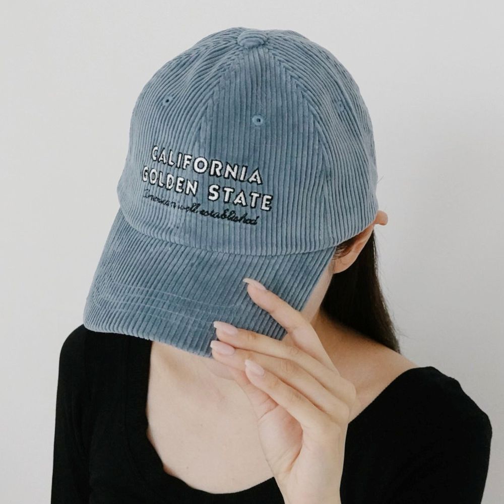 刺繡字母燈芯絨棒球老帽-霧灰藍