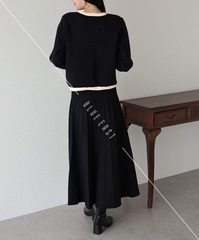 日本 BLUE EAST - 金釦滾邊針織上衣+優雅百摺長裙(2件組)-黑x白