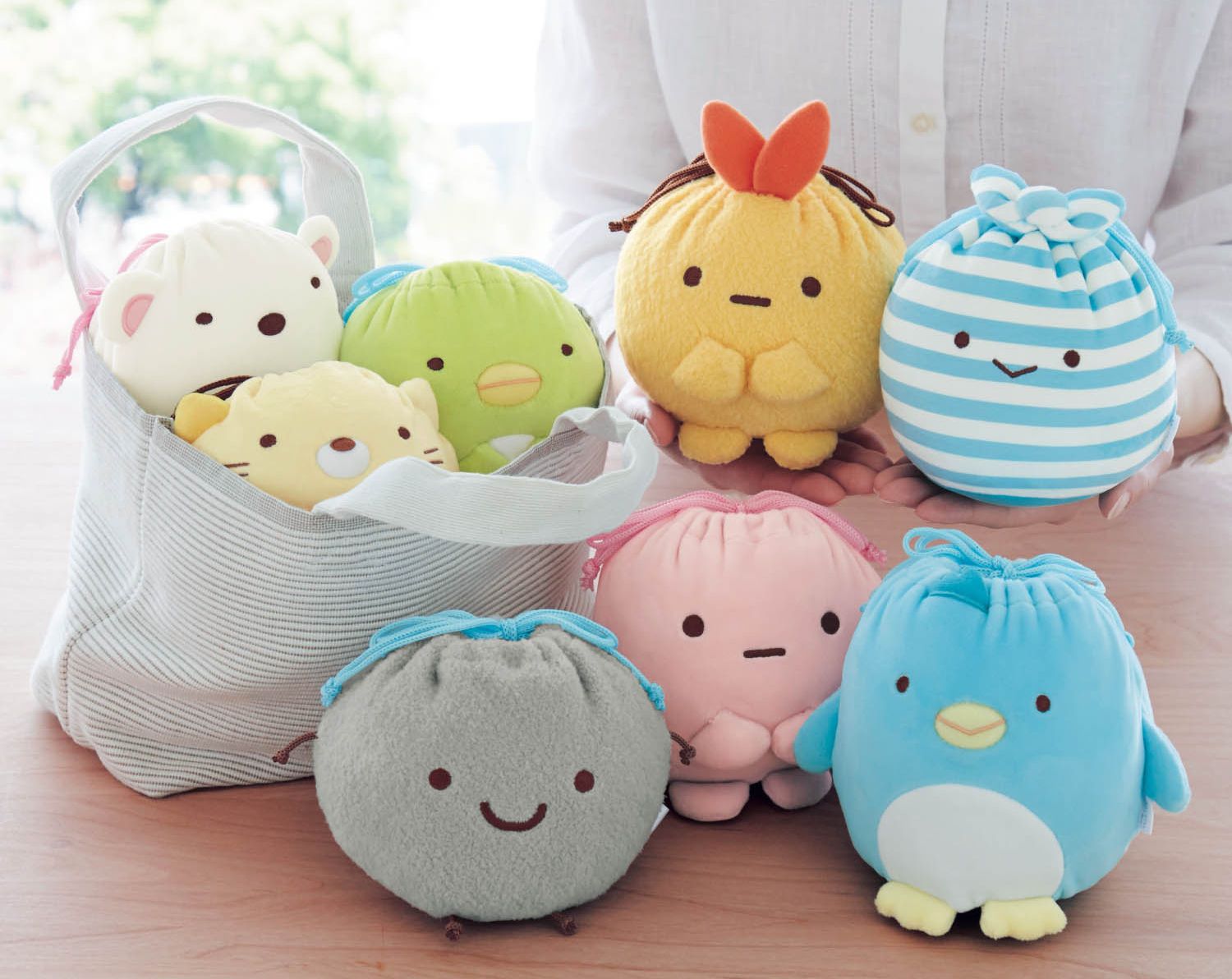 日本千趣會 - 角落生物 彈性伸縮球型束口收納袋-炸豬排-咖 (M(最大約22x13x17cm))