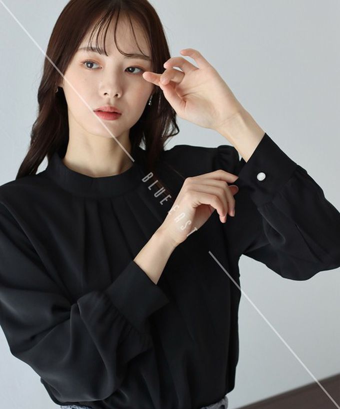 日本 BLUE EAST - 優雅摺線都會感小立領長袖上衣-水藍