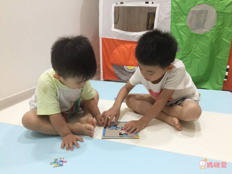 超便宜單本57元起！迪士尼卡通人物★ 洞洞書 / 著色拼圖 / 口袋書 / 泡泡棒 ★放假打發時間必備