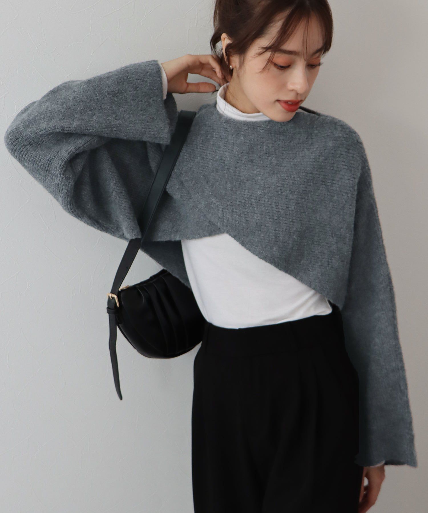 日本 BLUE EAST - 交叉短版針織長袖罩衫-淺灰