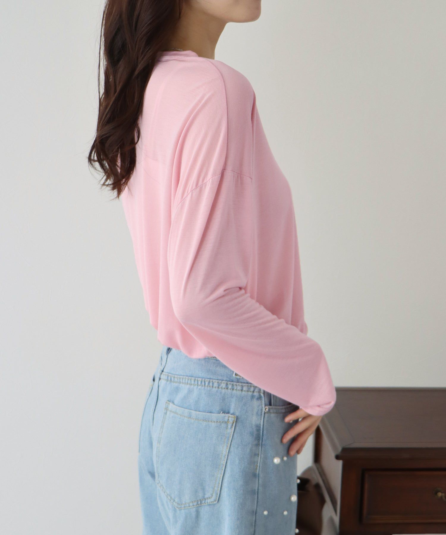 日本 BLUE EAST - 柔軟薄透落肩長袖上衣-粉