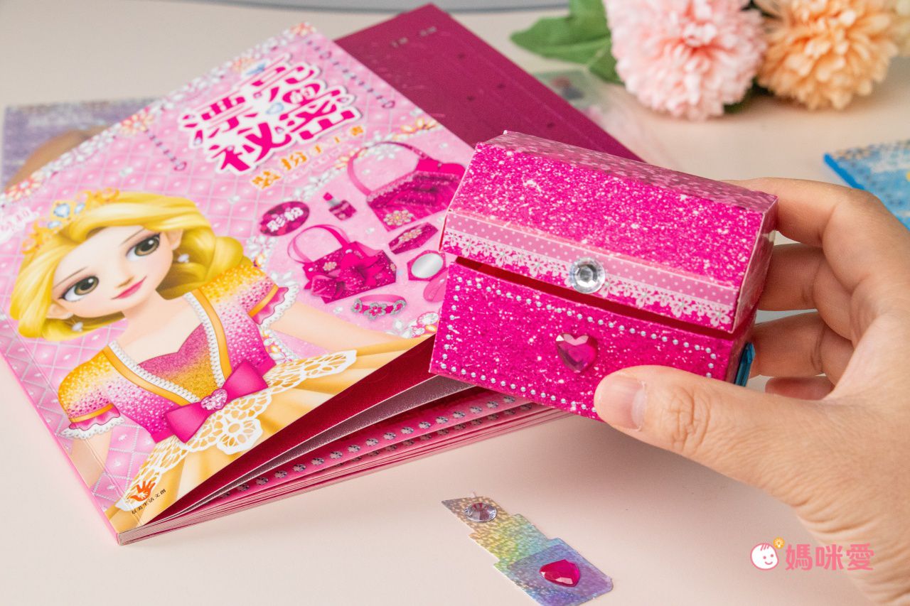 \遊戲書盛宴/ 安全無毒彩妝遊戲書 和百變茉莉一起變漂亮☆