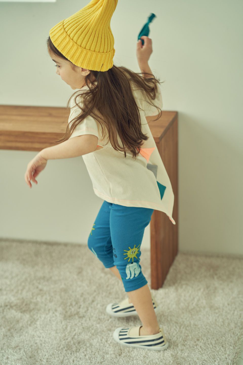 韓國 Mimico - 刺繡線條塗鴉恐龍造型T-象牙白