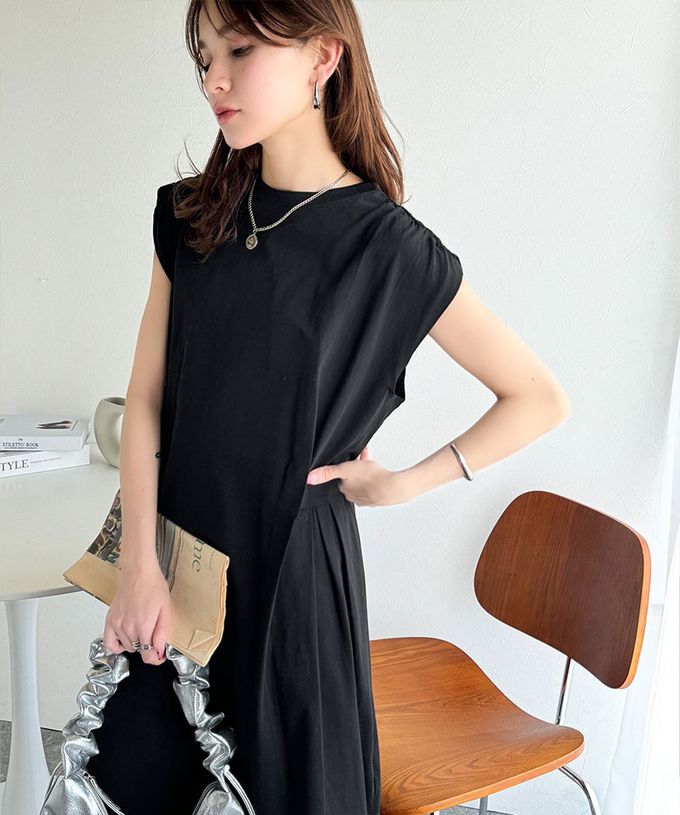 日本 Classical Elf - 顯瘦摺線設計感短袖開叉洋裝-淺灰