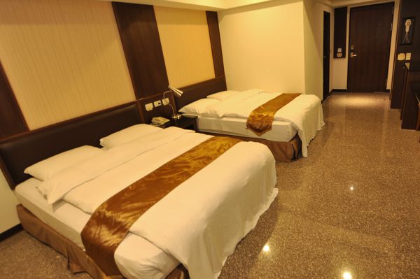 富豪國際大飯店 ★ 出示花博卡或花博門票，就送台中名產「太陽餅」！