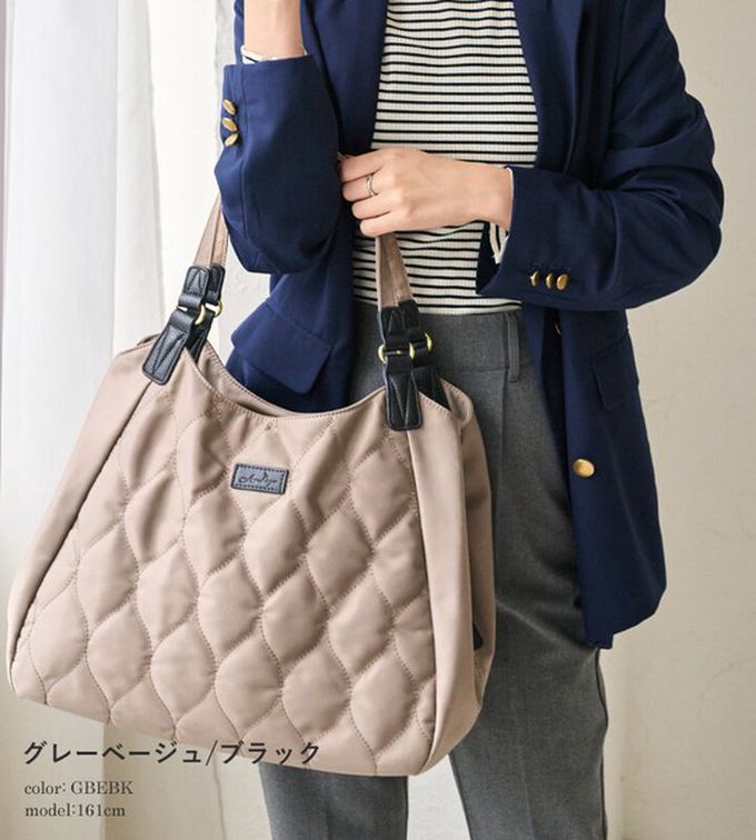 日本 LIZDAYS - 收納上手！防潑水分層美型絎縫肩背包-淺杏