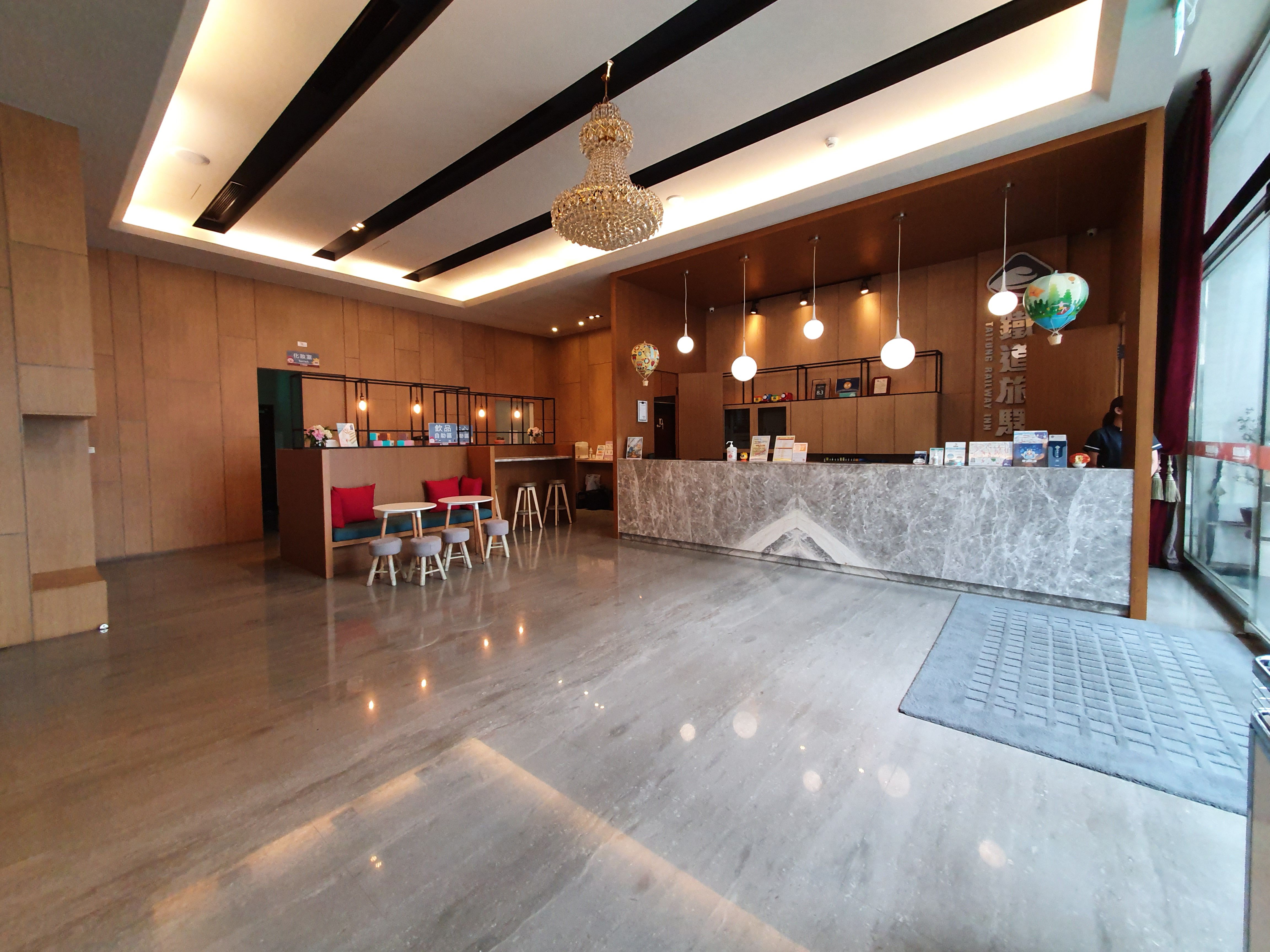 台東曙光渡假酒店 - 【五館聯合】媽咪愛特談四人房一泊一食平日住宿券-無使用期限