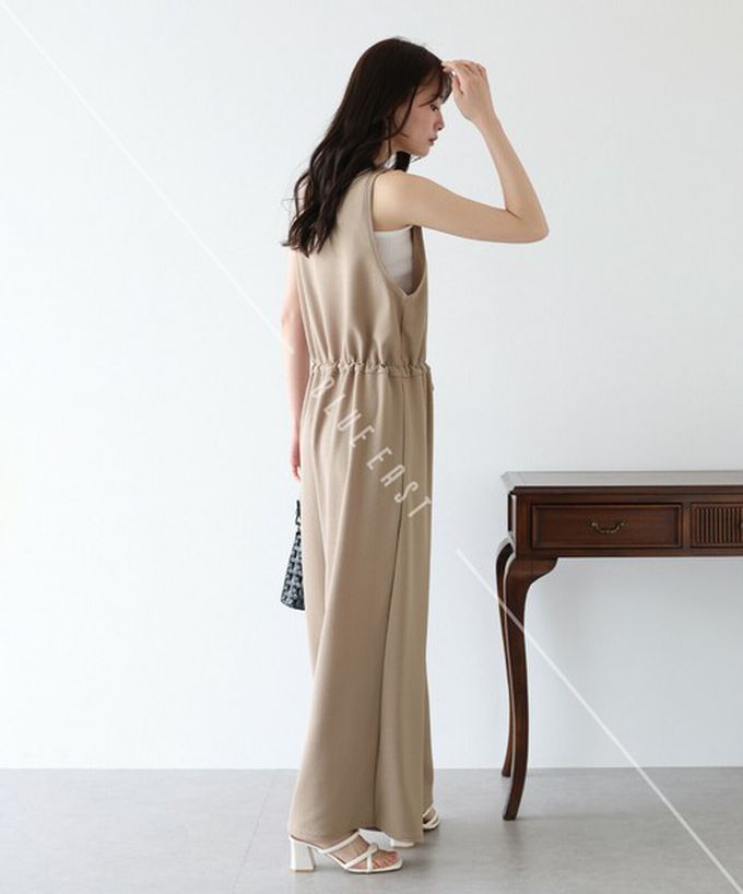 日本 BLUE EAST - 韓國製 簡潔迷人V領無袖連身褲-海軍藍