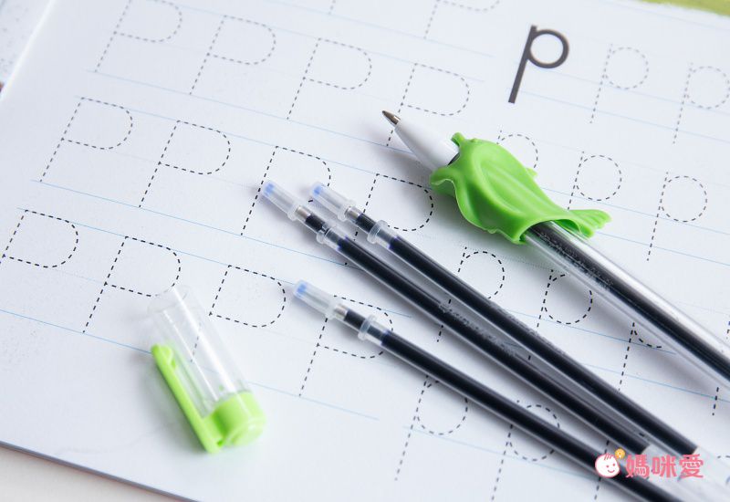 5Q魔法筆練寫書：ㄅㄆㄇ-內含練習書1本+魔法消失筆1支+小魚造型握筆器x1+魔法消失筆芯x3