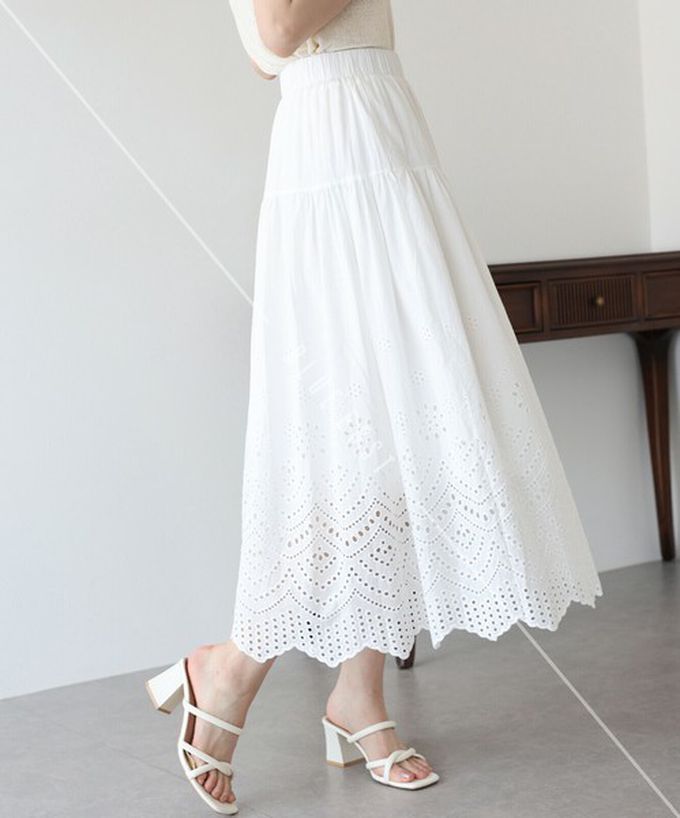 日本 BLUE EAST - 甜美雕花蕾絲下擺鬆緊長裙-水藍