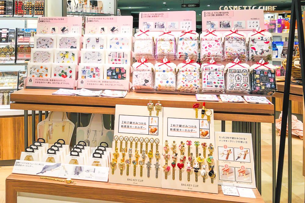 日本 3carat - 超輕量可捲收隨身購物袋/環保袋-簡約草寫文章-白 (43x25cm)