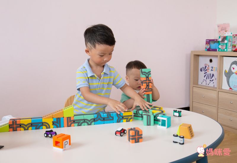 Qbi - 益智磁吸軌道玩具-成長探索系列-兒童同樂組-[獨家送]經典方塊4入擴充包(顏色隨機)