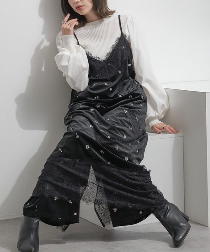 日本 ELENCARE DUE - 魅力光澤絨面蕾絲吊帶洋裝-小花刺繡-象牙