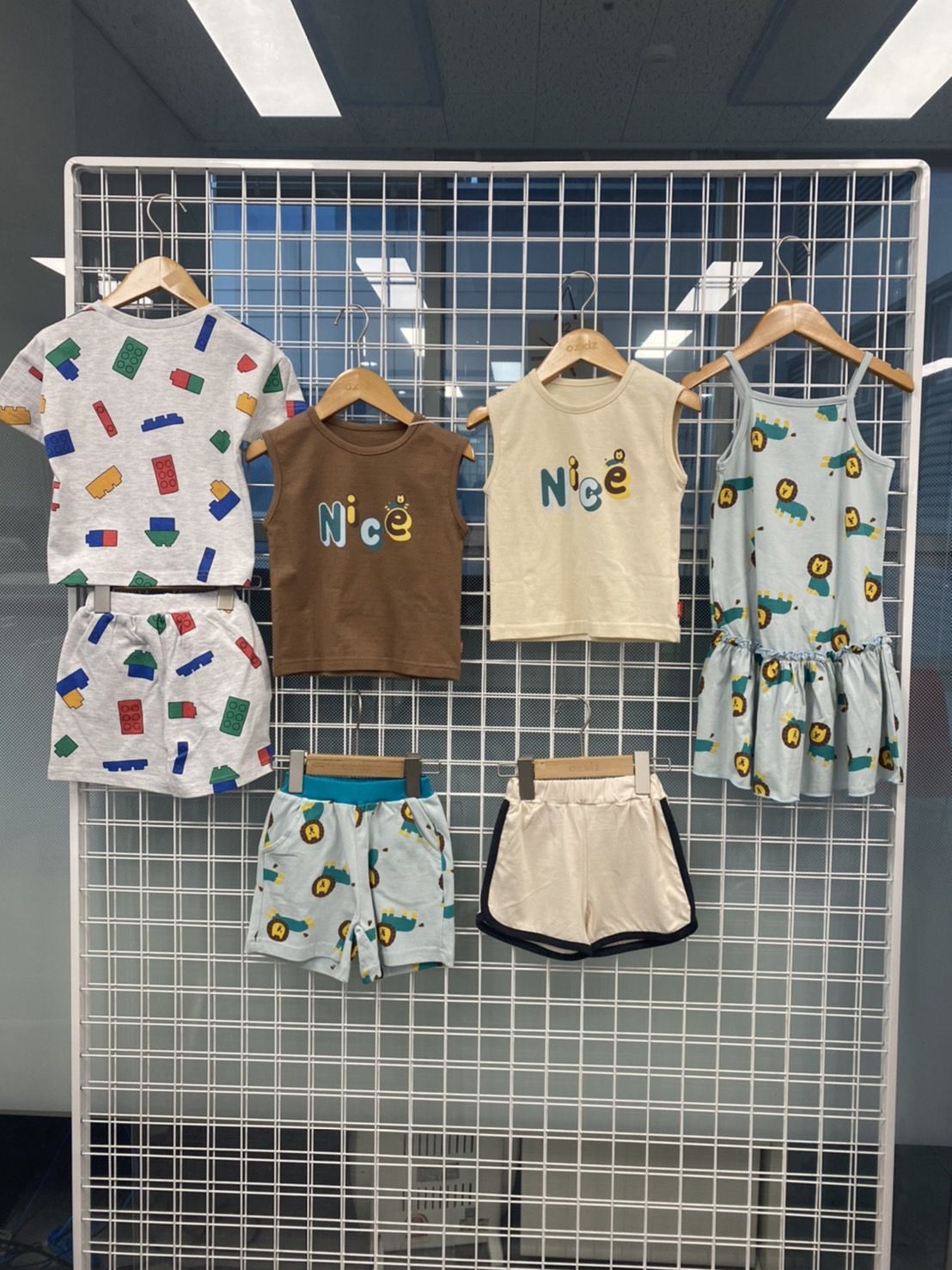 韓國 OZKIZ - Nice獅子無袖背心上衣-咖啡