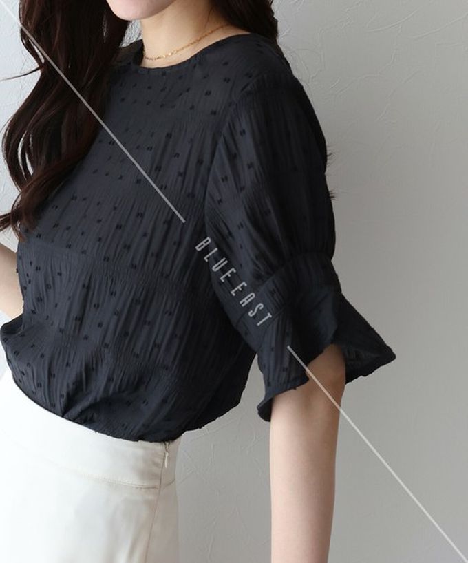 日本 BLUE EAST - 細緻圓點緹花透膚短袖上衣-卡其